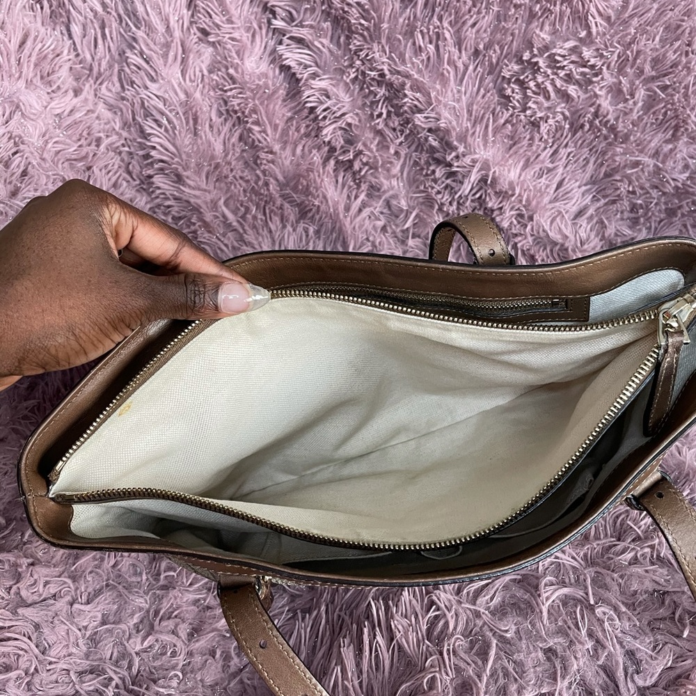 Gucci GG Supreme Brown Tote - Picture 12 of 16